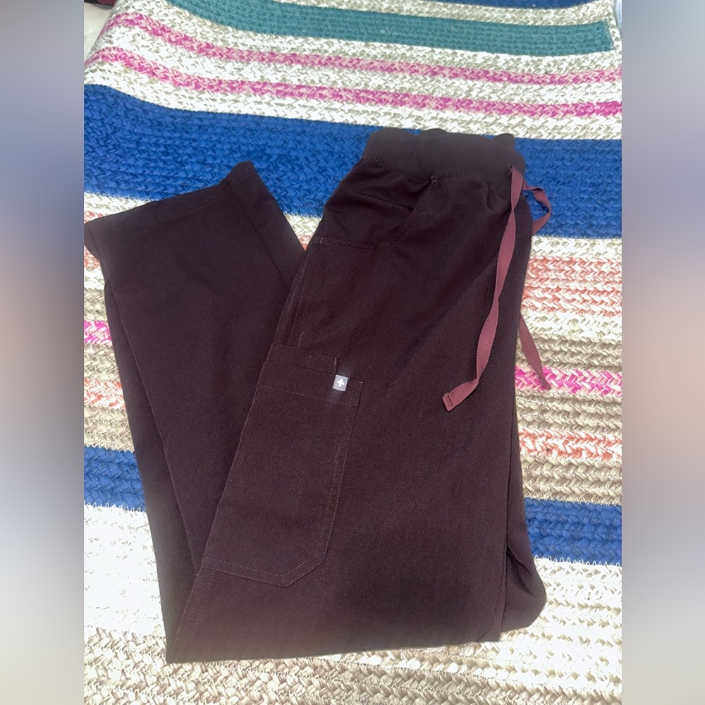 Figs espresso straight leg scrub pants